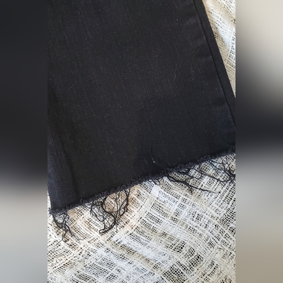 💚5/$25 Social Standard Sanctuary Black High Rise Crop Straight Jeans Size 4 - Picture 7 of 12